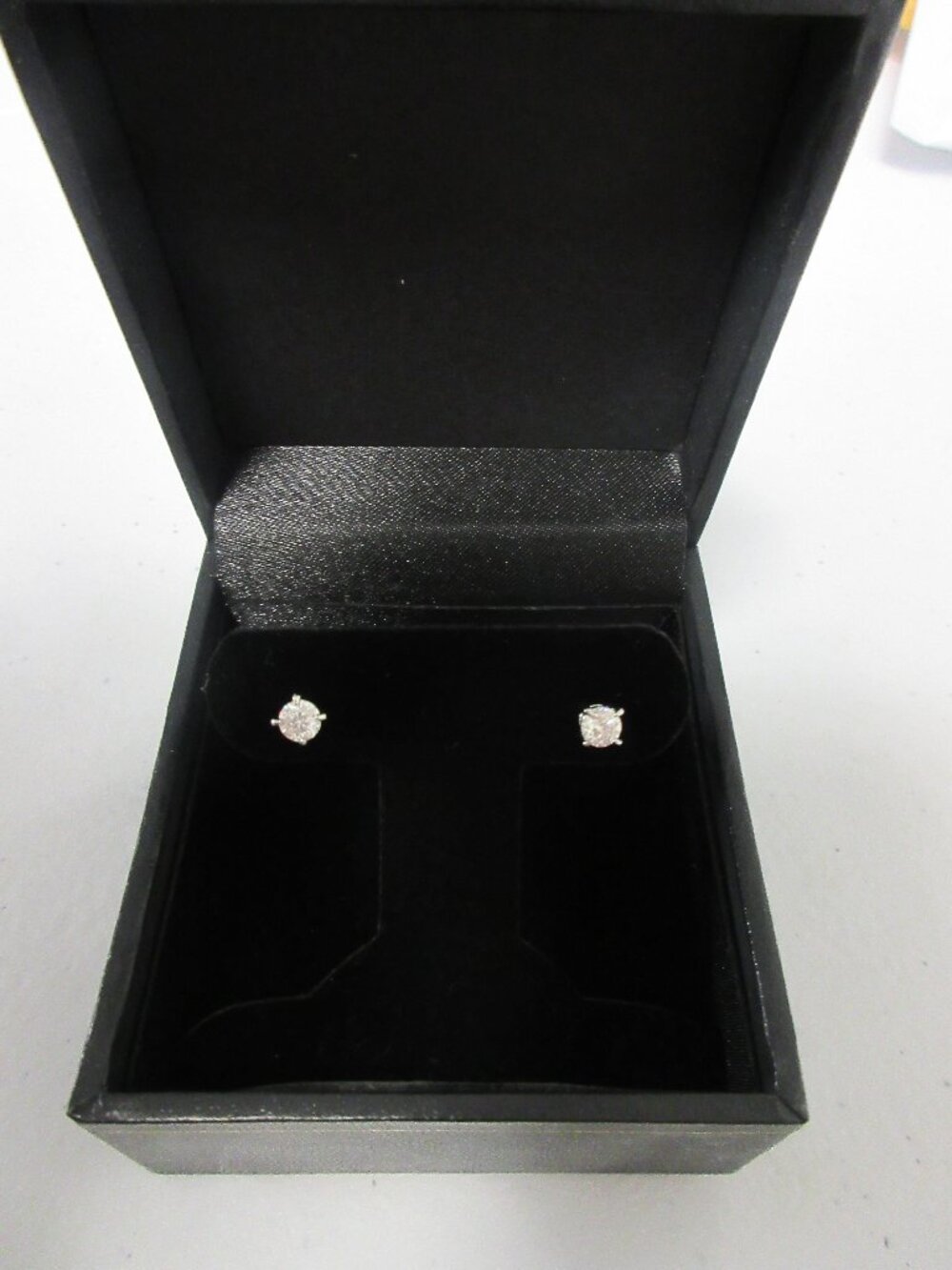 925 Sterling Silver Moissanite Stud Earrings 4mm